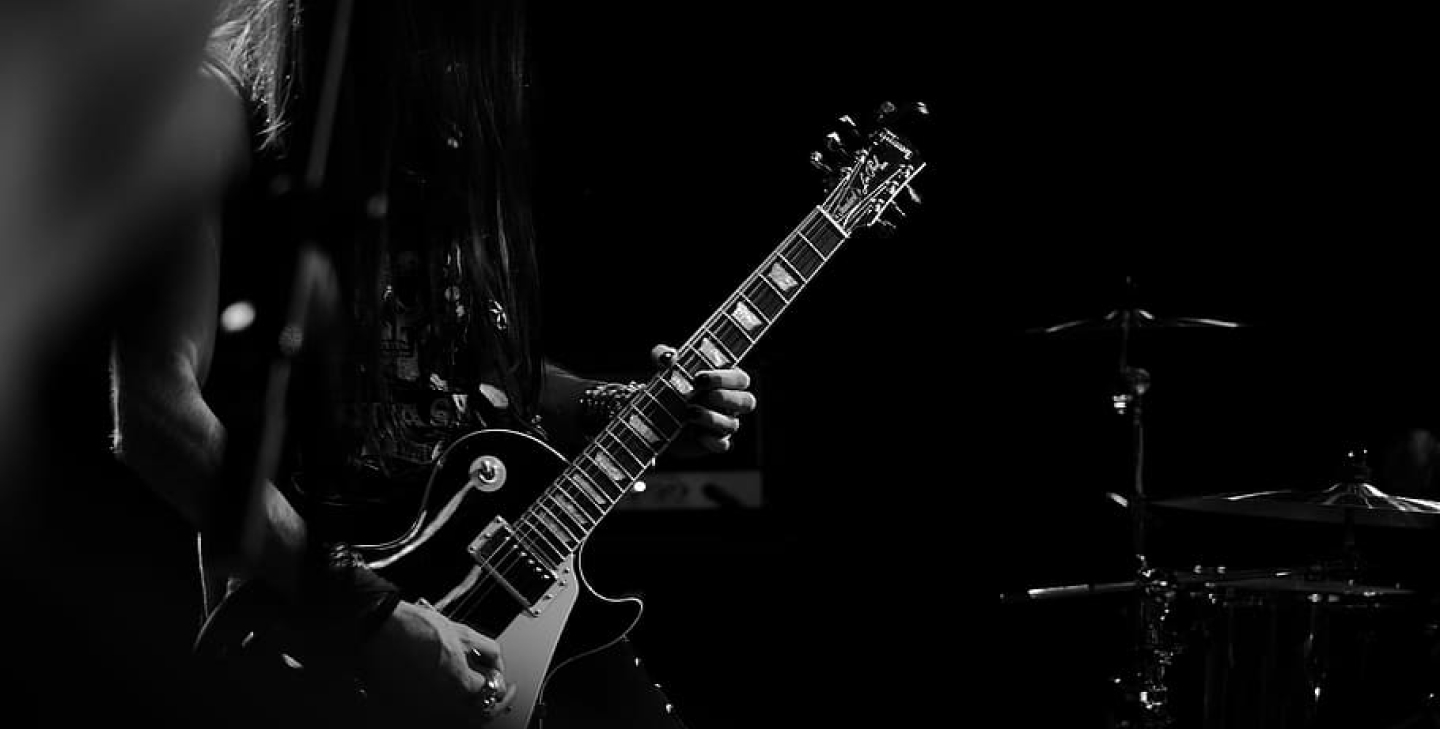 Banner image of guitarist in the index page